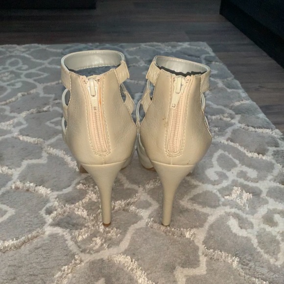 Strap heels - Picture 3 of 3